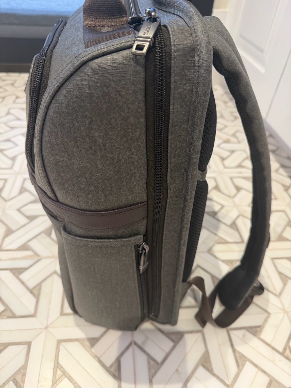 Tumi Alpha 3 Slim Solutions Laptop Brief Pack. Pristine! - Picture 3 of 11